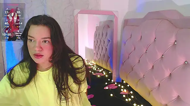 Snapshot of beauty_lana18 chatting on 11/05/25, 10:10 beauty lana18 online show from 11/05/25, 10:10