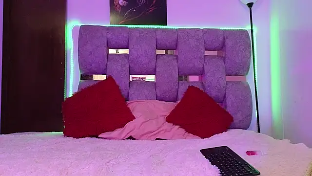 alix kitty online show from 12/15/25, 08:02