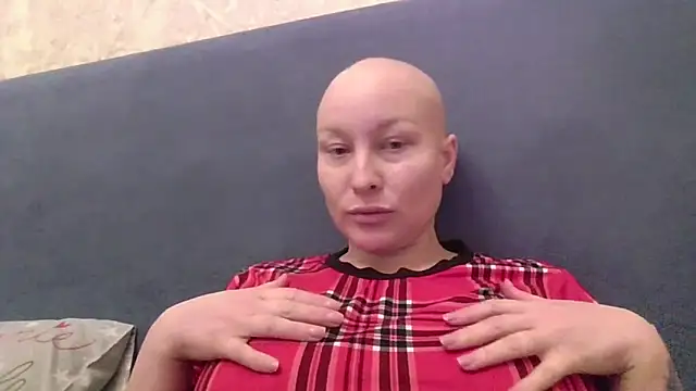 Snapshot of SweetKrysty chatting on 10/19/25, 08:42 SweetKrysty online show from 10/19/25, 08:42