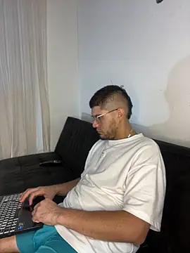 mirallesandbig online show from 10/25/25, 10:48