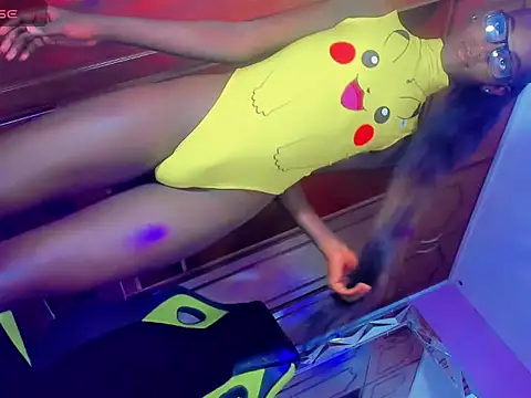 Snapshot of Kimberlyn_Black chatting on 10/14/25, 04:13 Kimberlyn Black online show from 10/14/25, 04:13