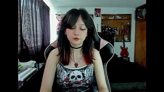 Maki Zein  online show from 12/16/25, 06:46