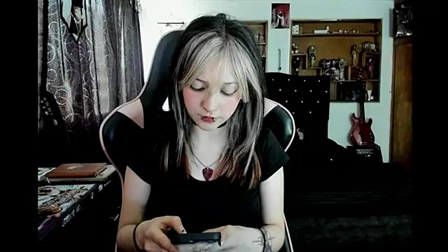 Maki Zein  online show from 01/08/26, 10:23