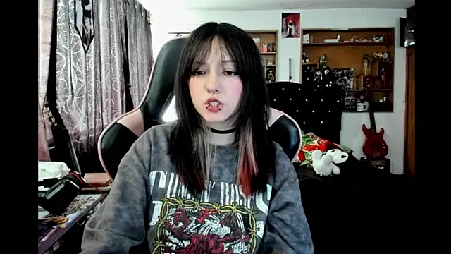 Maki Zein  online show from 01/16/26, 02:10