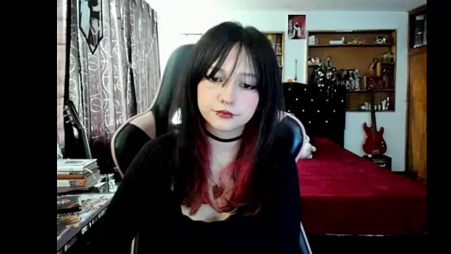 Maki Zein  online show from 04/07/26, 08:42