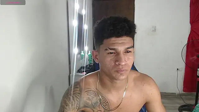 Snapshot of Angel_LatinGuy chatting on 10/13/25, 06:02 Angel LatinGuy online show from 10/13/25, 06:02