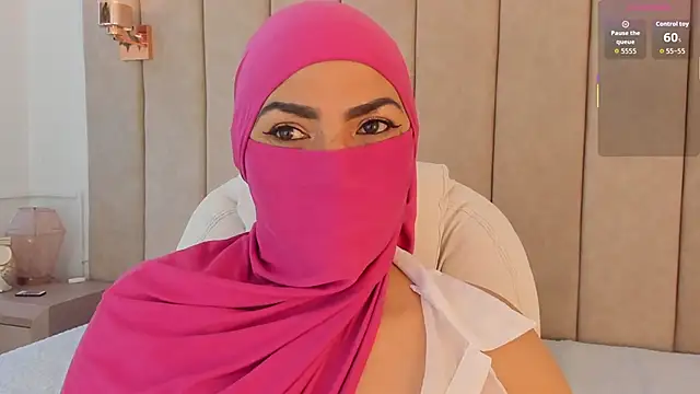 Snapshot of _naylaa_ chatting on 12/17/25, 02:50 naylaa online show from 12/17/25, 02:50