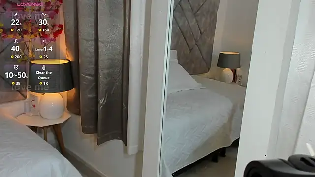  naylaa  online show from 04/15/26, 03:13