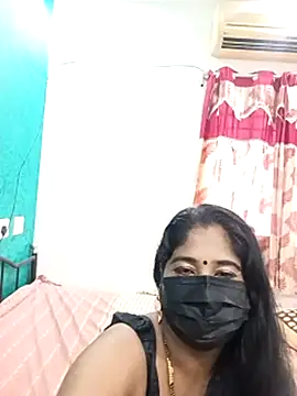 tamil-aunt online show from 10/16/25, 04:24