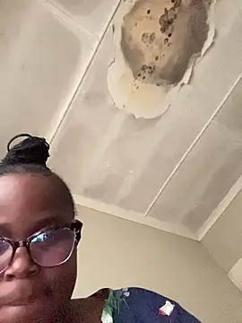 Snapshot of Wildpineapple chatting on 10/22/25, 02:06 Wildpineapple online show from 10/22/25, 02:06