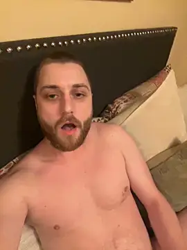 Snapshot of custardnmypie chatting on 10/27/25, 04:05 custardnmypie online show from 10/27/25, 04:05