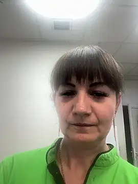 Snapshot of Butterfly8385 chatting on 11/13/25, 06:18 Butterfly8385 online show from 11/13/25, 06:18