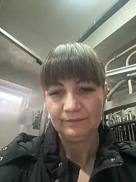 Snapshot of Butterfly8385 chatting on 11/17/25, 01:28 Butterfly8385 online show from 11/17/25, 01:28