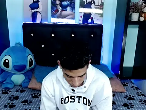 x Aaron x online show from 10/22/25, 04:02