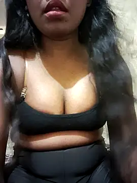 Snapshot of Lovely_Payal chatting on 10/24/25, 02:57 Lovely Payal online show from 10/24/25, 02:57