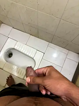 Snapshot of umaaNorth chatting on 11/11/25, 07:03 umaaNorth online show from 11/11/25, 07:03