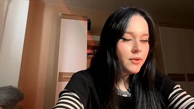 KristenGoodmon online show from 10/16/25, 08:15