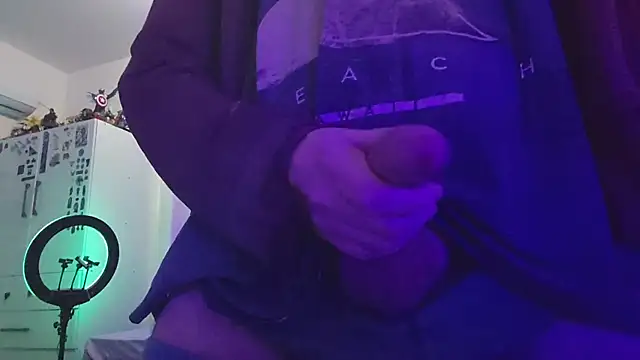 Snapshot of tykun chatting on 12/18/25, 02:12 tykun online show from 12/18/25, 02:12