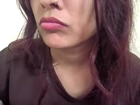 Snapshot of queen-_nazia chatting on 10/19/25, 06:30 queen- nazia online show from 10/19/25, 06:30