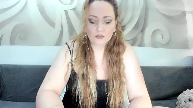 Snapshot of 88__callmemadam__88 chatting on 12/19/25, 11:34 88 callmemadam 88 online show from 12/19/25, 11:34