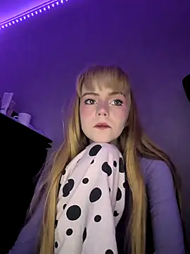 Snapshot of OpheliaMills chatting on 11/07/25, 12:05 OpheliaMills online show from 11/07/25, 12:05