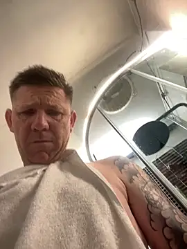 Snapshot of jayylizz69 chatting on 11/12/25, 02:28 jayylizz69 online show from 11/12/25, 02:28