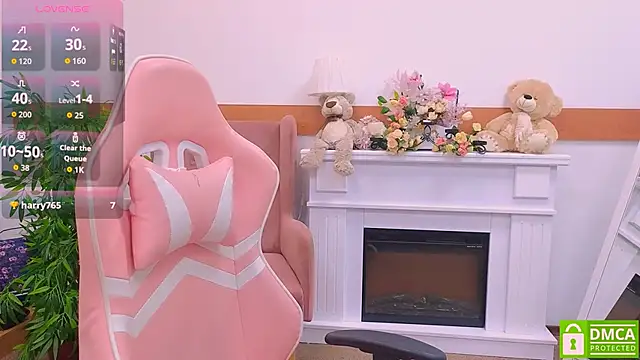 Snapshot of Lulu___Moon chatting on 11/17/25, 06:41 Lulu Moon online show from 11/17/25, 06:41