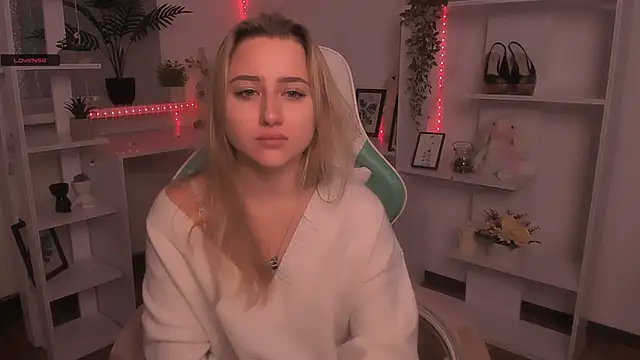 Snapshot of Lulu___Moon chatting on 11/27/25, 06:37 Lulu Moon online show from 11/27/25, 06:37