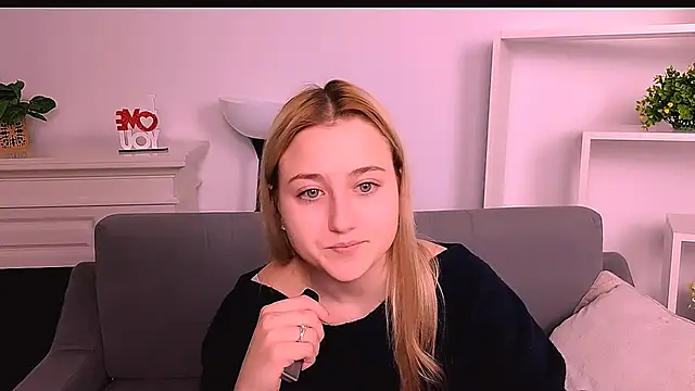 Lulu   Moon online show from 02/18/26, 09:44