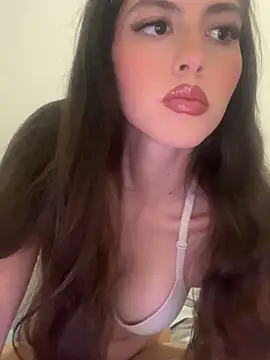 Snapshot of AlessiaLuxx chatting on 05/03/26, 12:27 AlessiaLuxx online show from 05/03/26, 12:27