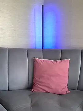 LunaMoore Pink online show from 11/08/25, 12:49