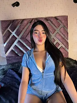 LunaMoore Pink online show from 03/09/26, 12:42