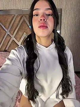 LunaMoore Pink online show from 03/12/26, 12:44