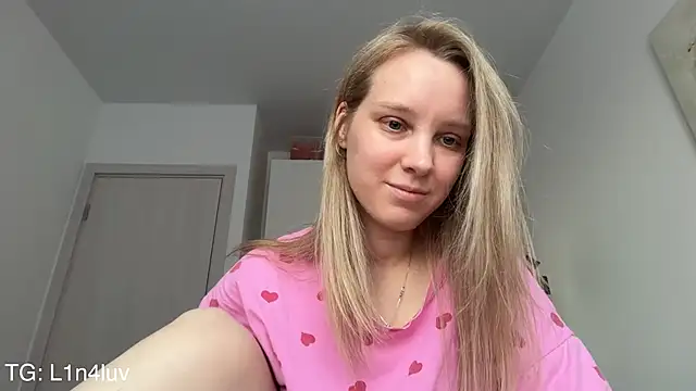 AIicaparkerc online show from 04/13/26, 04:12