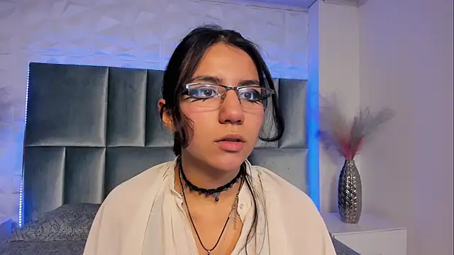 Snapshot of HollyPeach chatting on 11/12/25, 07:46 HollyPeach online show from 11/12/25, 07:46