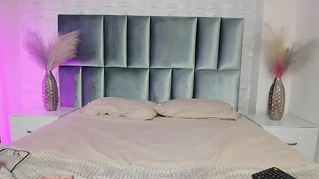 HollyPeach online show from 03/20/26, 07:30