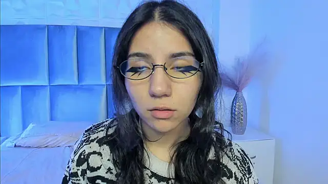 HollyPeach online show from 04/14/26, 07:31