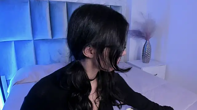 Snapshot of HollyPeach chatting on 05/18/26, 07:52 HollyPeach online show from 05/18/26, 07:52