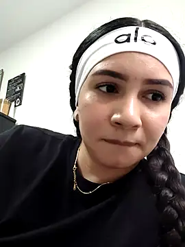 Snapshot of sophia_salazar18 chatting on 10/23/25, 08:29 sophia salazar18 online show from 10/23/25, 08:29