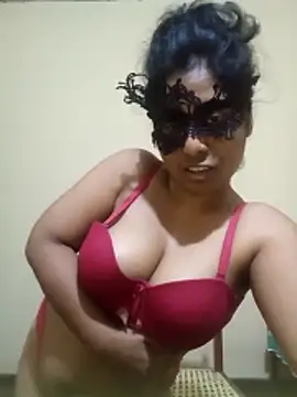 Snapshot of Expose_Queen chatting on 12/14/25, 04:34 Expose Queen online show from 12/14/25, 04:34