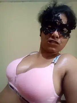 Expose Queen online show from 03/18/26, 05:43