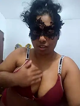 Expose Queen online show from 05/13/26, 04:37