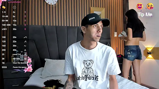 Snapshot of DerryAndIzzy chatting on 10/27/25, 04:05 DerryAndIzzy online show from 10/27/25, 04:05