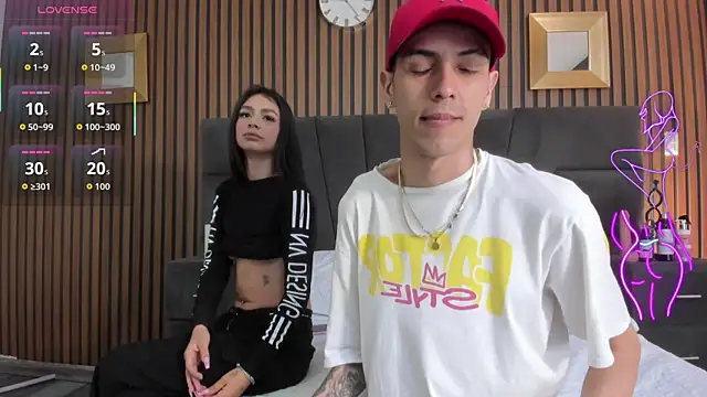 Snapshot of DerryAndIzzy chatting on 11/20/25, 06:13 DerryAndIzzy online show from 11/20/25, 06:13