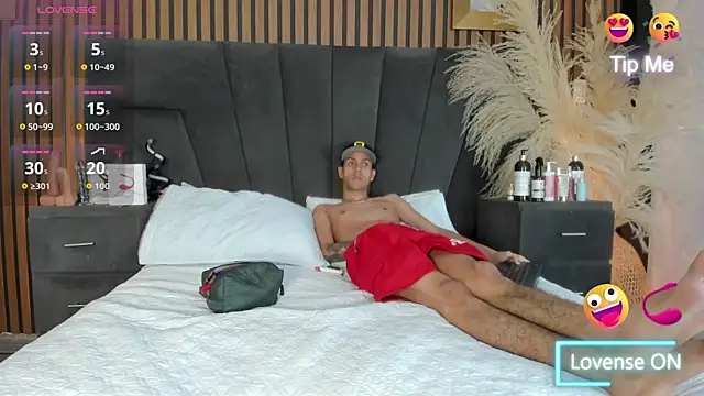 Snapshot of DerryAndIzzy chatting on 01/08/26, 05:54 DerryAndIzzy online show from 01/08/26, 05:54