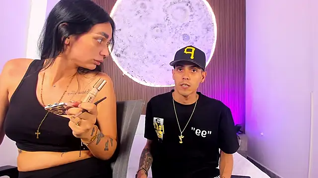 Snapshot of DerryAndIzzy chatting on 03/30/26, 10:44 DerryAndIzzy online show from 03/30/26, 10:44