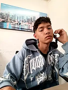 Snapshot of heyy_noah11 chatting on 05/07/26, 07:52 heyy noah11 online show from 05/07/26, 07:52