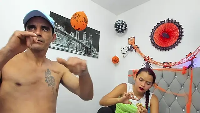 Sofi And Santy online show from 11/02/25, 01:19