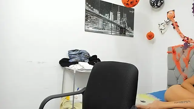 Sofi And Santy online show from 11/08/25, 01:50