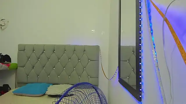 Sofi And Santy online show from 11/28/25, 01:08